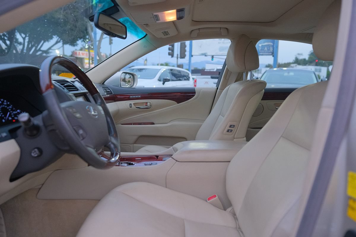 Used 2011 Lexus LS 460 w/ Comfort Pkg RWD image 12