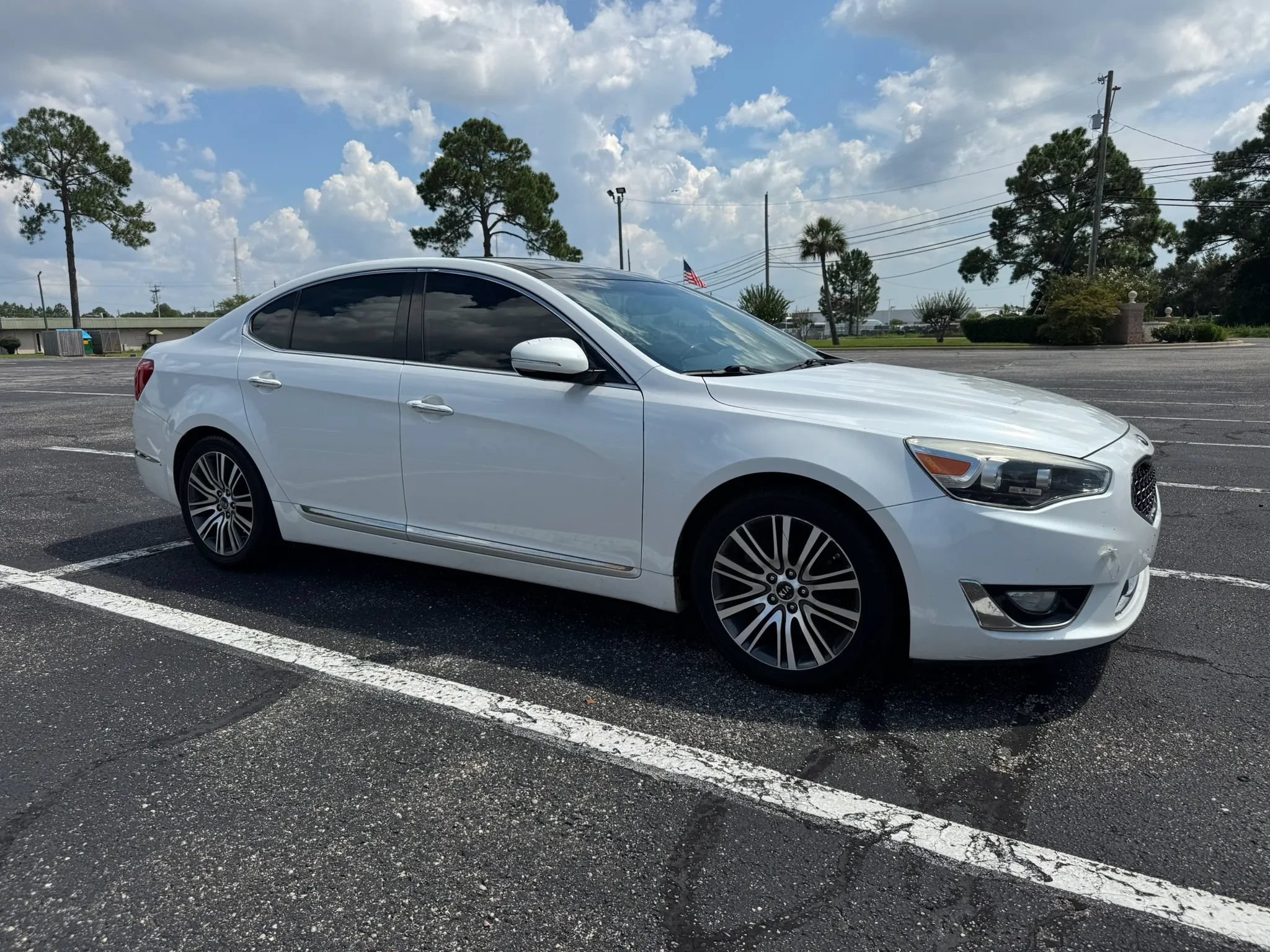 Used 2016 Kia Cadenza Premium FWD image 4