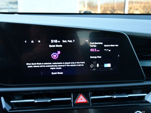 Used 2023 Kia Niro EX Touring image 18