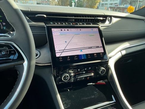 Used 2022 Jeep Grand Cherokee Overland image 17