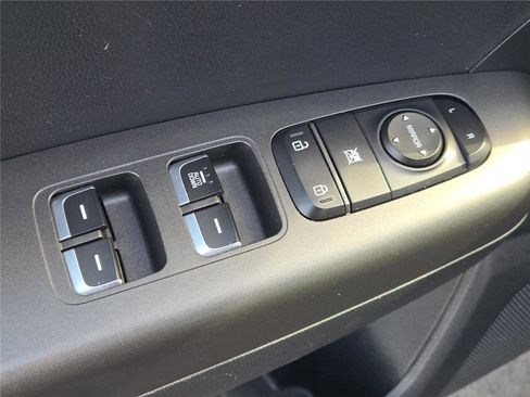 Used 2020 Kia Sportage LX image 21