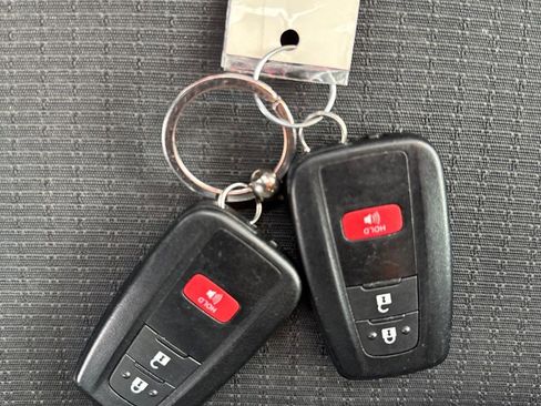 Used 2018 Toyota C-HR XLE image 14