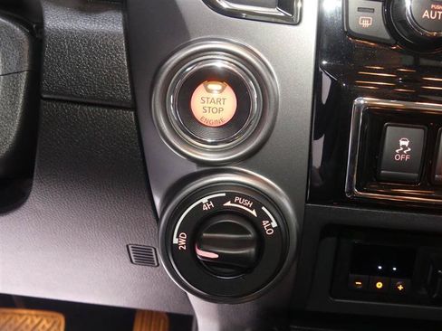 Used 2019 Nissan Titan Platinum Reserve AWD/4WD image 37