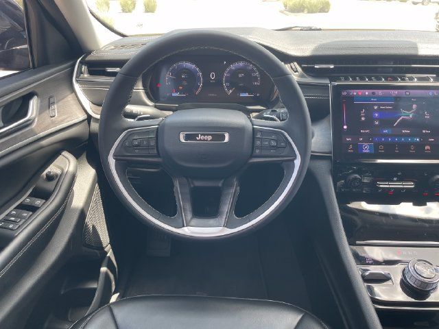 Used 2023 Jeep Grand Cherokee L Limited AWD/4WD image 10