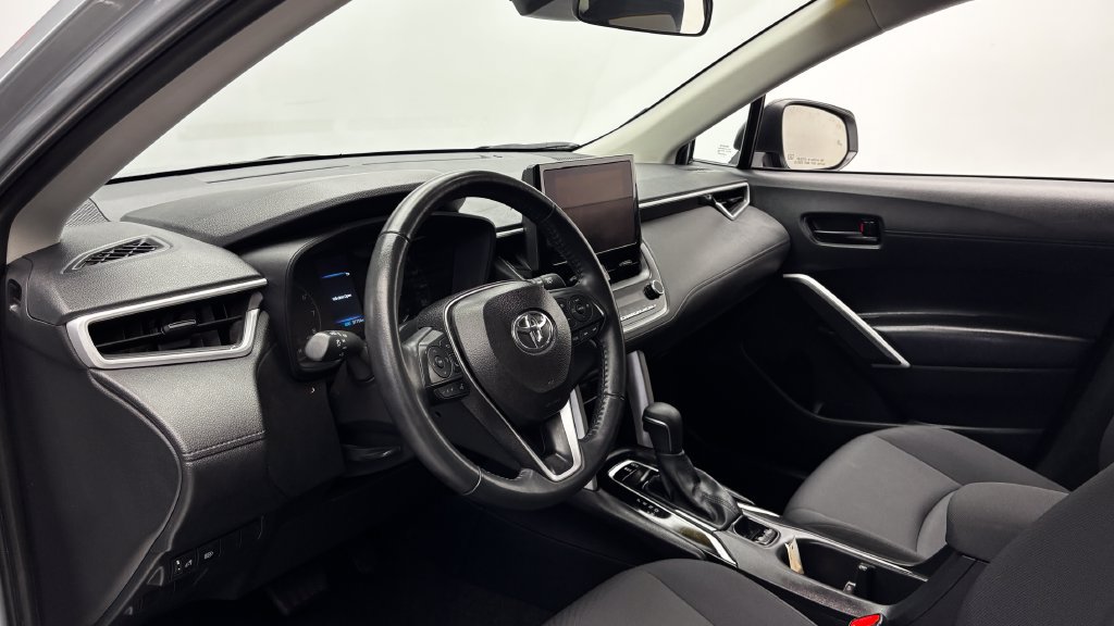 Certified 2025 Toyota Corolla Cross LE FWD image 14