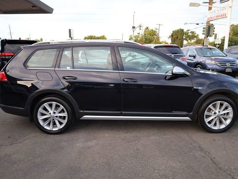 Used 2017 Volkswagen Golf S image 10