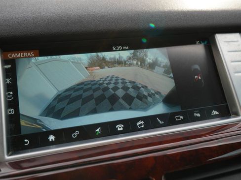 Used 2017 Land Rover Discovery Sport HSE Luxury image 38