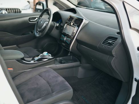 Used 2015 Nissan Leaf SV w/ LED & Quick Charge Package image 18