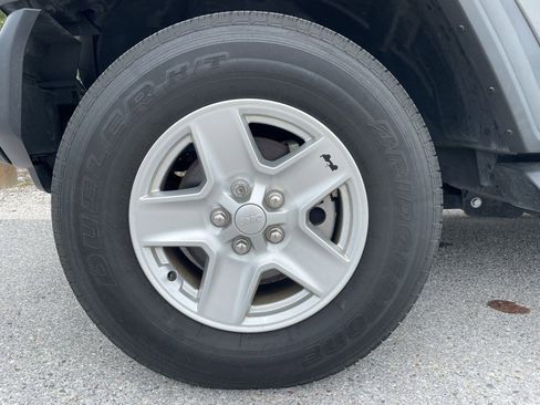 Used 2020 Jeep Gladiator Sport w/ Quick Order Package 24S image 33