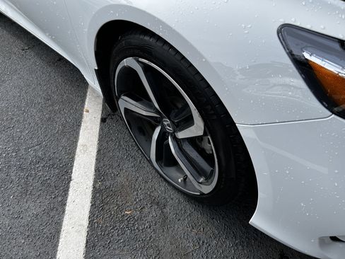 Used 2019 Honda Accord Sport image 11