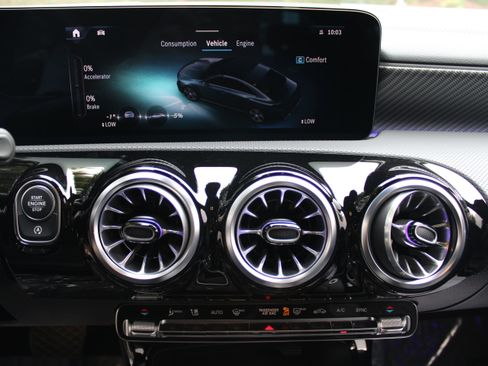 Used 2025 Mercedes-Benz CLA 250 4MATIC image 17