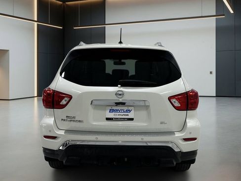 Used 2017 Nissan Pathfinder SL w/ SL Tech Package FWD image 4