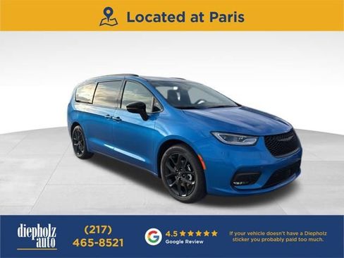 New 2026 Chrysler Pacifica Select w/ S Appearance Package FWD image 1