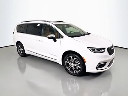New 2026 Chrysler Pacifica Pinnacle w/ Trailer Tow Group
