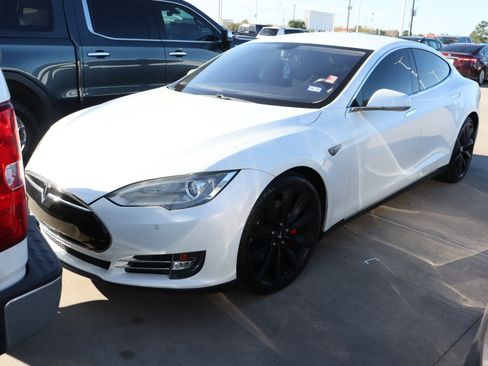 Used 2014 Tesla Model S P85 image 3