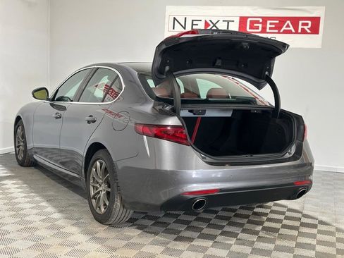 Used 2017 Alfa Romeo Giulia Base AWD image 39