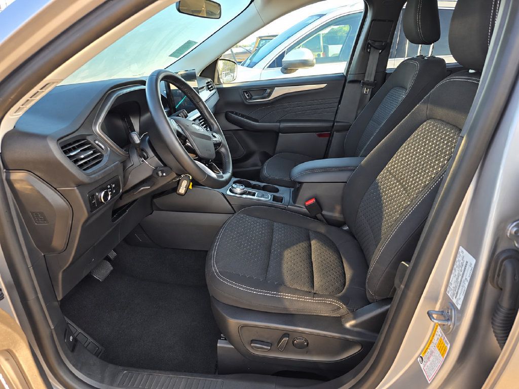 Used 2023 Ford Escape Active w/ Tech Pack #1 AWD/4WD image 8