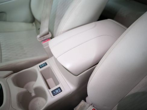 Used 2018 Nissan Rogue SV image 28