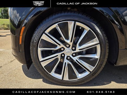 Certified 2024 Cadillac Lyriq Luxury AWD/4WD image 30