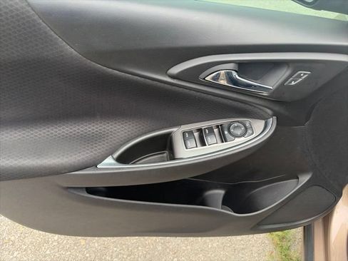 Used 2018 Chevrolet Malibu LT FWD image 17