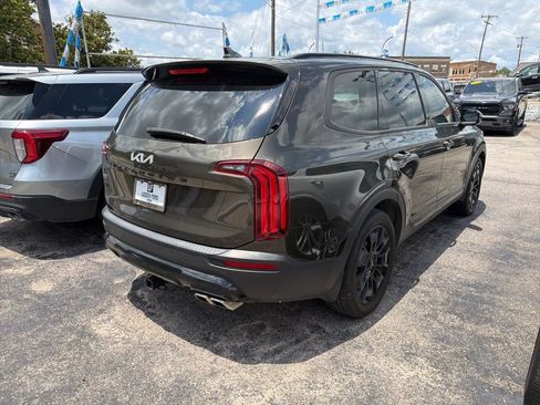 Used 2022 Kia Telluride SX w/ SX Prestige Package AWD/4WD image 3