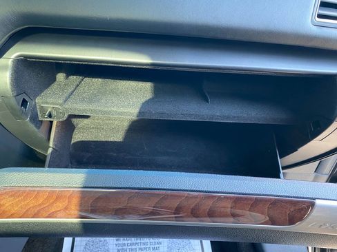 Used 2016 Ford Explorer Platinum image 40