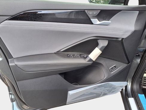 New 2026 Volkswagen Tiguan SE R-Line image 9