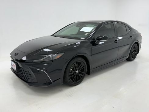 Used 2025 Toyota Camry SE FWD image 5