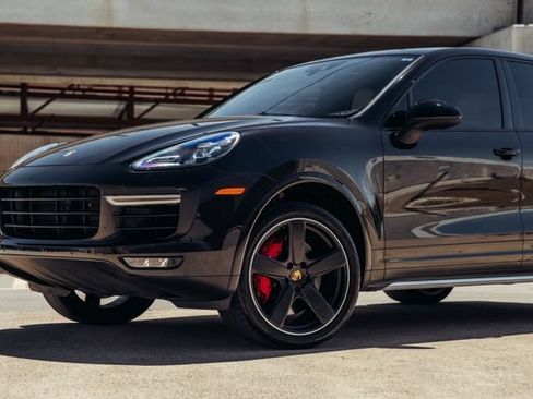 Used 2016 Porsche Cayenne Turbo AWD/4WD image 36