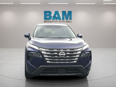 Used 2025 Nissan Rogue SV FWD image 2