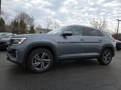 Used 2024 Volkswagen Atlas Cross Sport SEL R-Line image 1