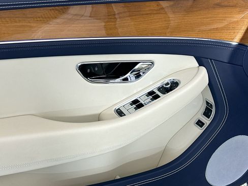 Used 2023 Bentley Continental GT V8 image 18