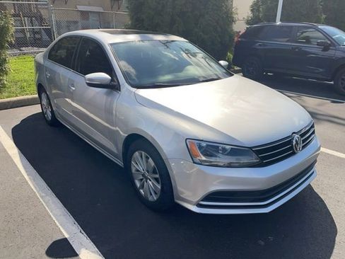 Used 2016 Volkswagen Jetta SE image 1