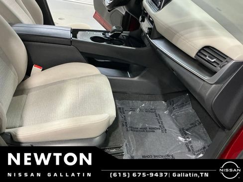 Used 2023 Nissan Rogue SV FWD image 12
