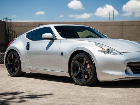 Used 2009 Nissan 370Z Touring w/ Sport Pkg image 35