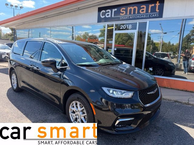 Used 2023 Chrysler Pacifica Touring-L FWD image 1