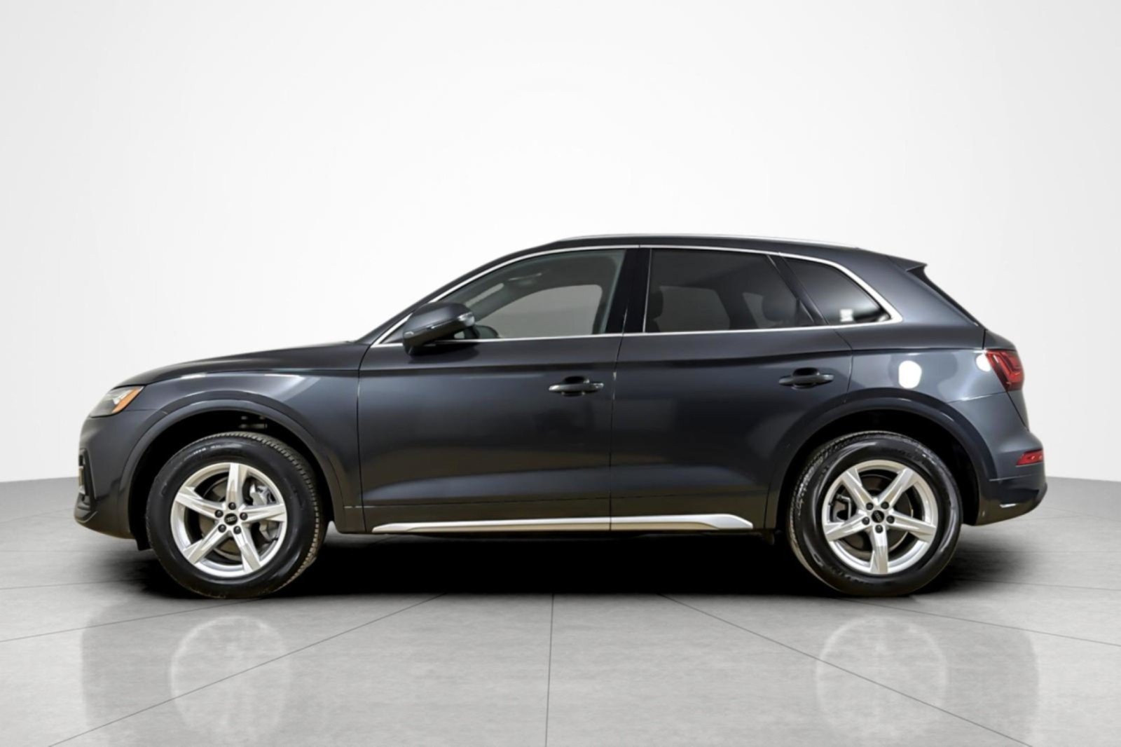 Used 2023 Audi Q5 2.0T Premium w/ Convenience Package AWD/4WD image 2