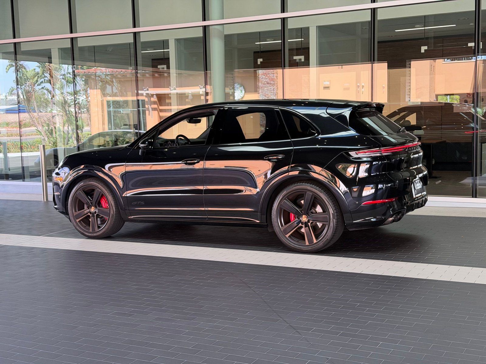 Certified 2025 Porsche Cayenne GTS AWD/4WD image 3