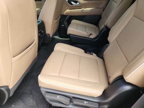 Used 2024 Chevrolet Tahoe Premier w/ Premium Package AWD/4WD image 31