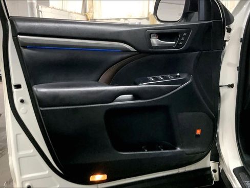 Used 2017 Toyota Highlander Limited AWD/4WD image 22