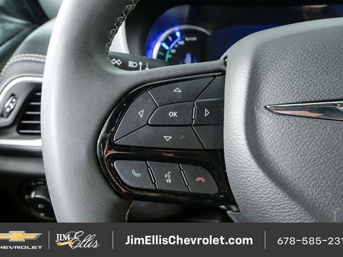 Used 2022 Chrysler Pacifica Touring-L w/ S Appearance Package FWD image 10