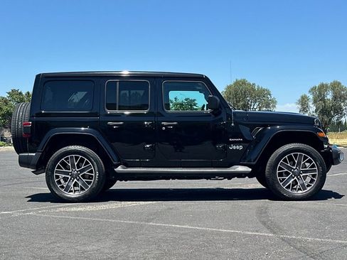 Used 2023 Jeep Wrangler Unlimited Sahara w/ Cold Weather Group AWD/4WD image 3