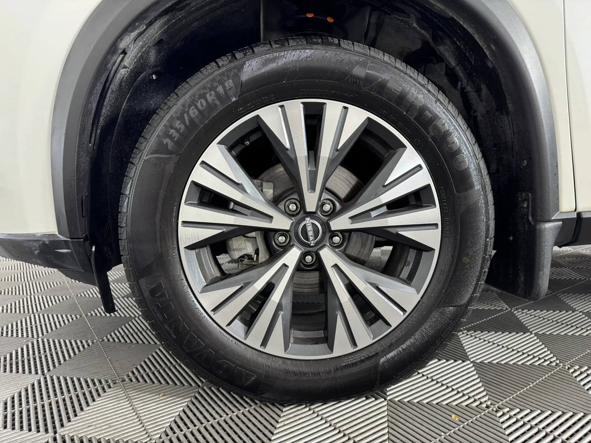 Used 2023 Nissan Rogue SV AWD/4WD image 43