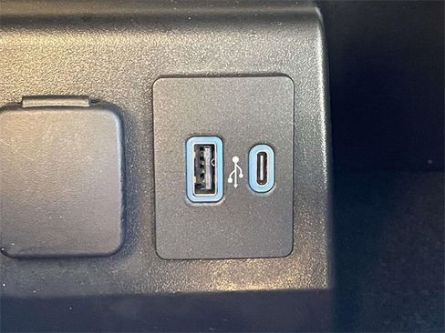 Certified 2022 Ford Explorer XLT w/ Equipment Group 202A image 31