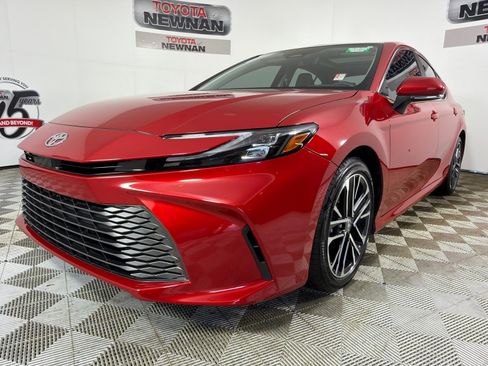 Used 2025 Toyota Camry XLE FWD image 8
