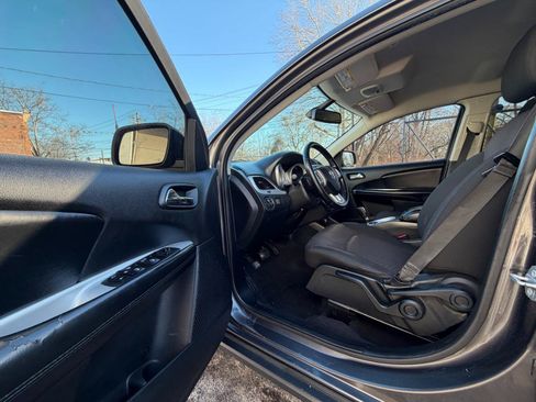 Used 2019 Dodge Journey SE w/ Connectivity Group FWD image 19