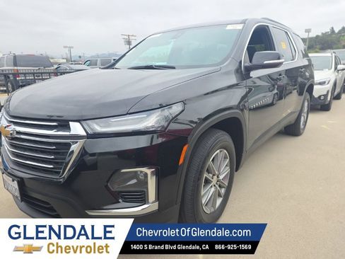 Used 2023 Chevrolet Traverse LT FWD image 2