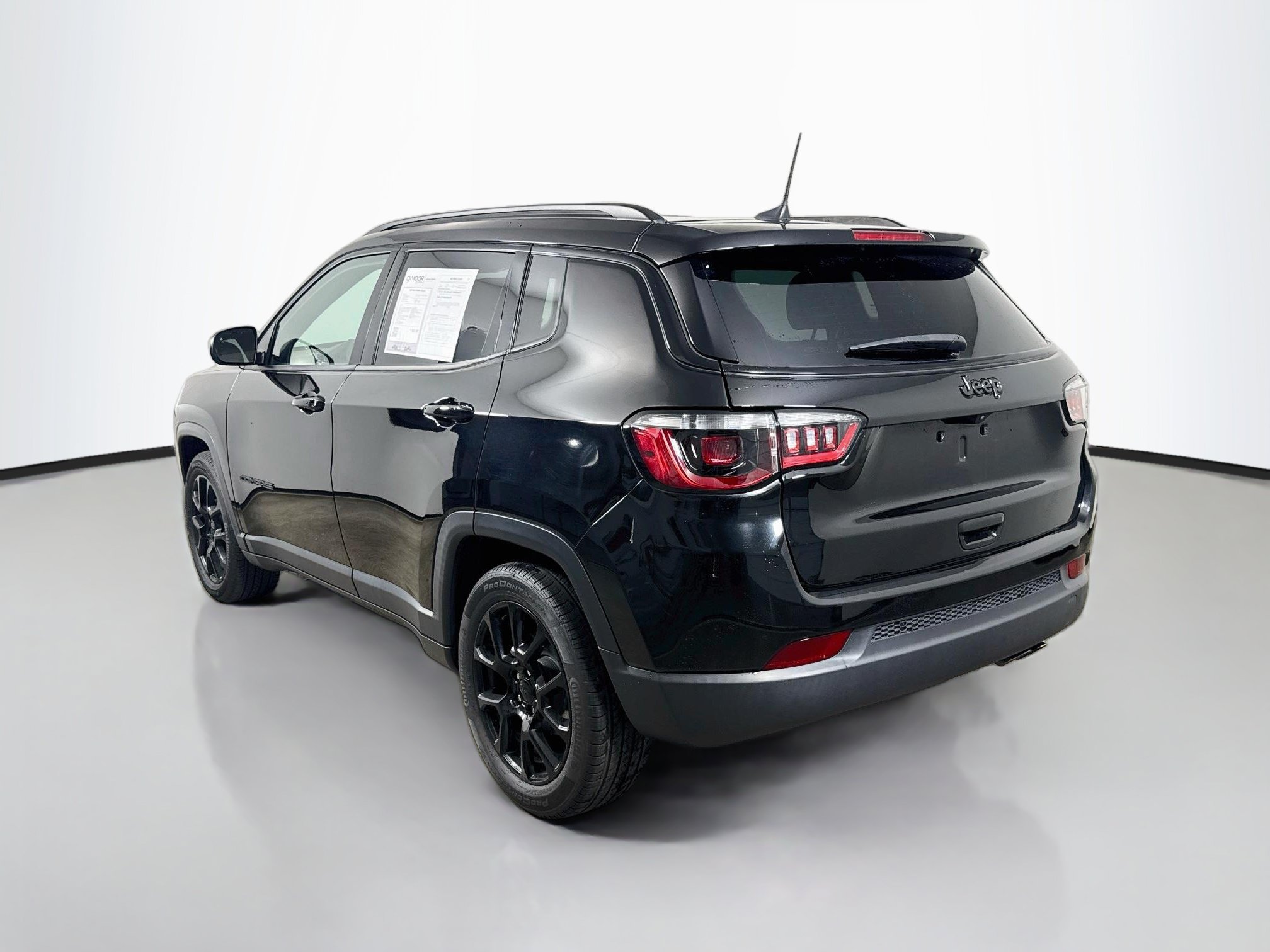 Used 2022 Jeep Compass Latitude FWD image 5