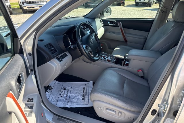Used 2011 Toyota Highlander Limited w/ Tow Pkg FWD image 9