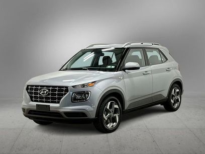 Used 2022 Hyundai Venue SEL w/ Cargo Package